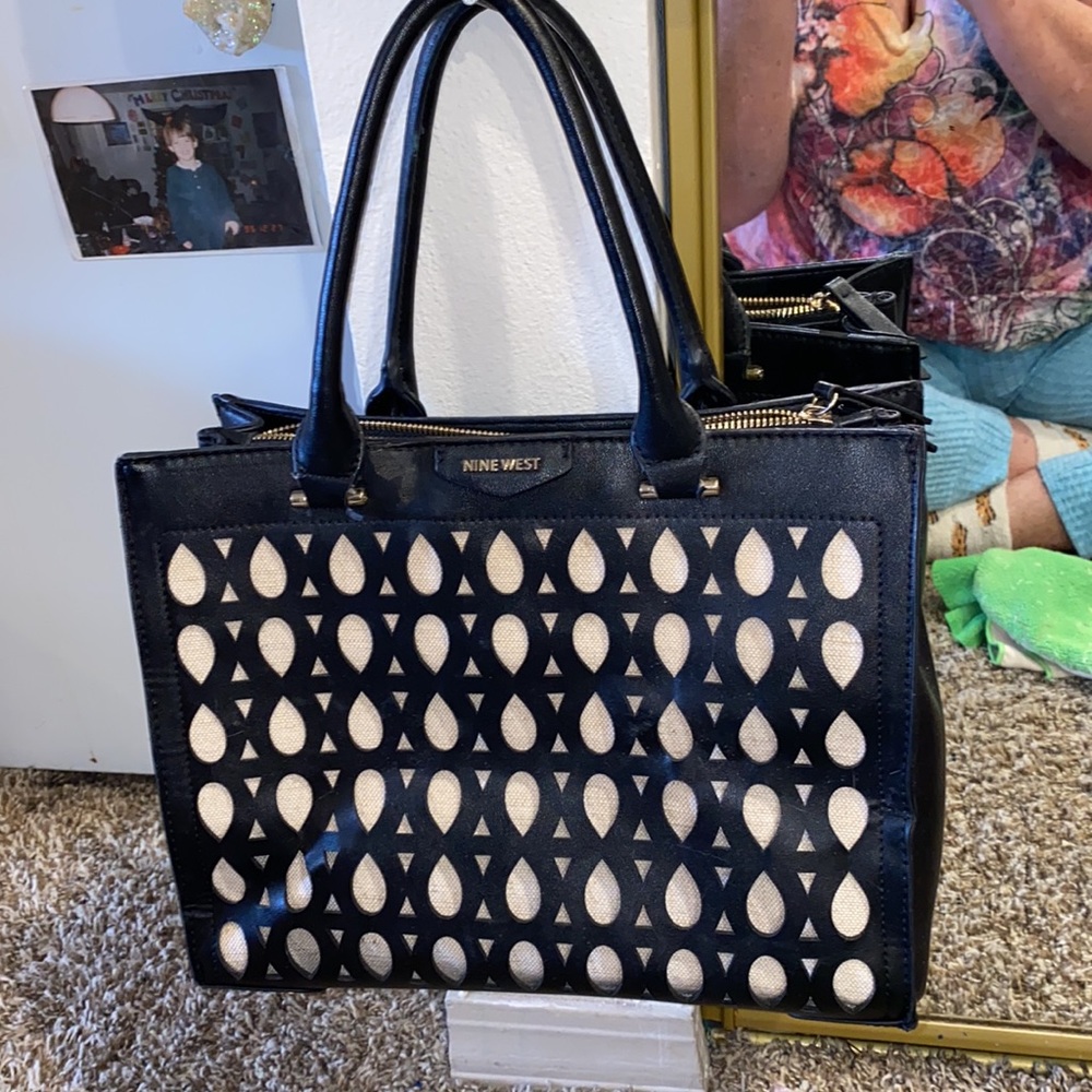Nine West Beautiful Black 3 pockets with cut out front!